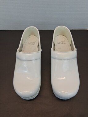 Dansko White Patent Leather Nursing Clogs Slip Resistant EU 37 (US 6.5-7) Women